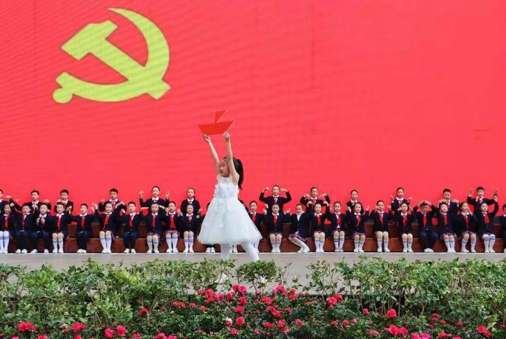 蹚水过冰河，湖南电网人守护用电时刻在路上